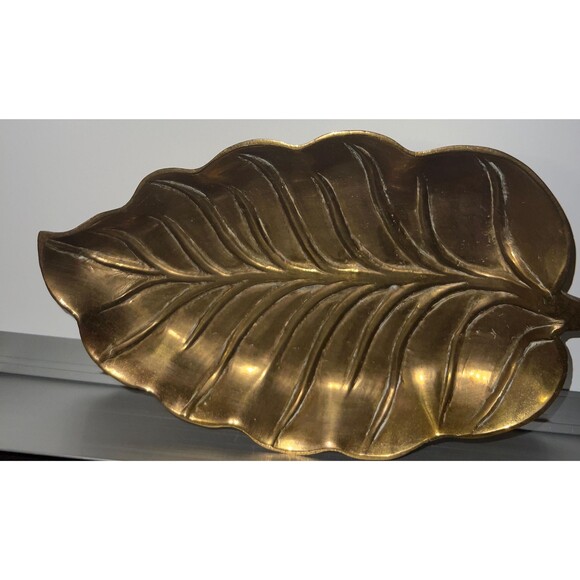 Vintage Solid heavy Brass Leaf Dish Mid Century Modern Catch all Tray, 9" x 5". - Picture 3 of 8